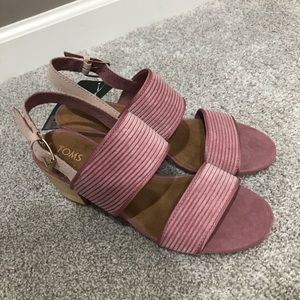 SOLD |TOMS| Light Mauve Poppy Corduroy Sandal 7